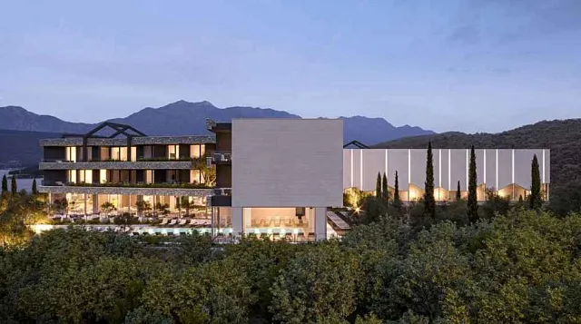 Seafront land with 5-star hotel project in Krašići — 15,995 m² — photo 4